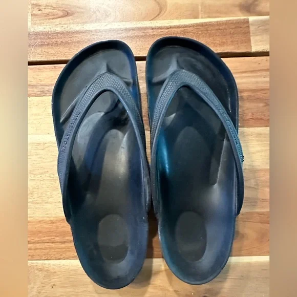 Birkenstock Women’s Honolulu EvaBlack Size 8- 8 1/2